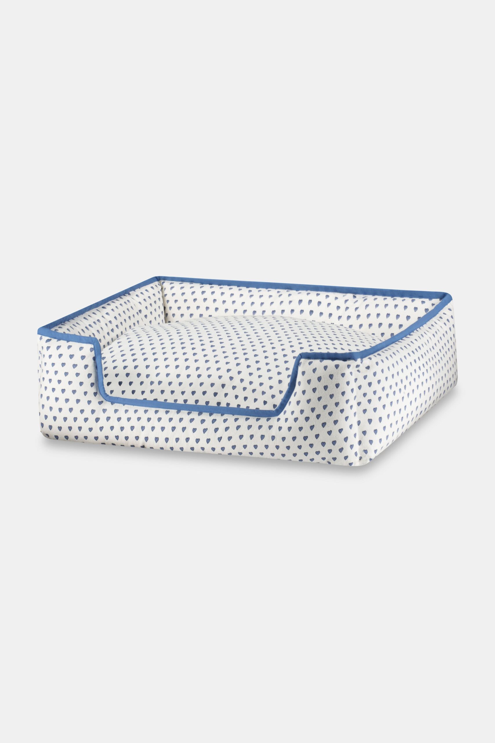 DOGBEDBLUEHEARTS03